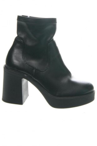 Дамски боти New Yorker, Размер 36, Цвят Черен, Цена 19,94 €