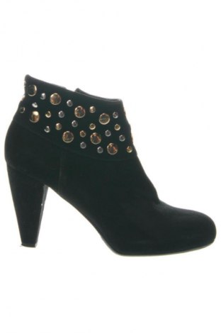 Дамски боти Unbranded, Размер 40, Цвят Черен, Цена 15,33 €