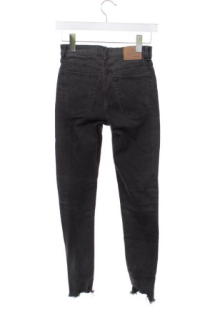 Damskie jeansy Pull&Bear, Rozmiar XXS, Kolor Kolorowy, Cena 27,40 zł