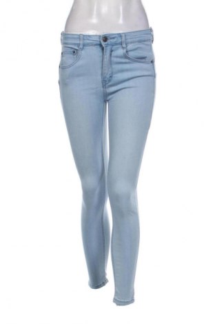 Дамски дънки Pull&Bear, Размер M, Цвят Син, Цена 19,94 €