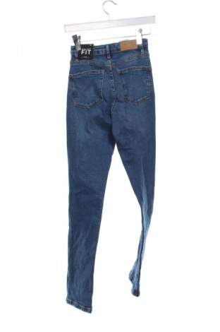 Дамски дънки Stradivarius, Размер XXS, Цвят Син, Цена 22,34 €