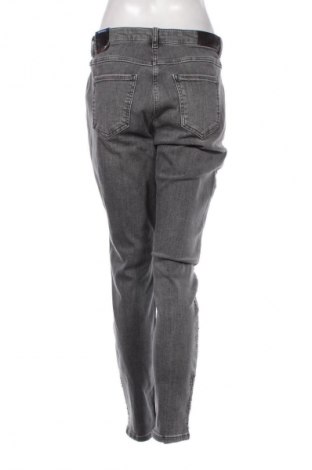 Damen Jeans Toni, Größe M, Farbe Grau, Preis € 10,99