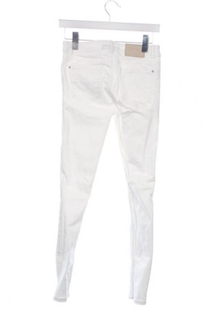 Dámske džínsy  Zara, Veľkosť XS, Farba Biela, Cena  8,23 €