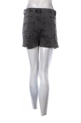 Dámske kraťasy  Cropp, Veľkosť M, Farba Čierna, Cena  4,95 €