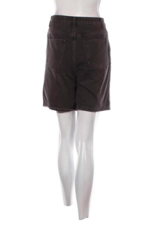 Γυναικείο κοντό παντελόνι DAZY, Μέγεθος S, Χρώμα Πολύχρωμο, Τιμή 4,99 €