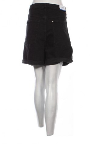 Γυναικείο κοντό παντελόνι H&M, Μέγεθος 3XL, Χρώμα Μαύρο, Τιμή 5,99 €