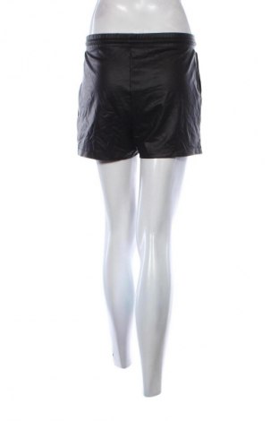 Damen Shorts Pieces, Größe M, Farbe Schwarz, Preis € 2,99