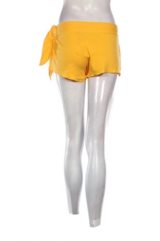 Dámské kraťasy  United Colors Of Benetton, Velikost M, Barva Žlutá, Cena  122,00 Kč