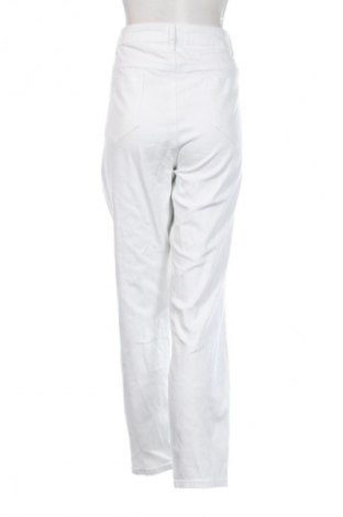 Γυναικείο παντελόνι Arizona, Μέγεθος 3XL, Χρώμα Λευκό, Τιμή 20,99 €