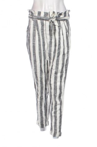 Damenhose Bershka, Größe M, Farbe Mehrfarbig, Preis 3,99 €