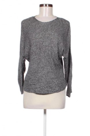 Dámský svetr Bershka, Velikost M, Barva Šedá, Cena  129,00 Kč