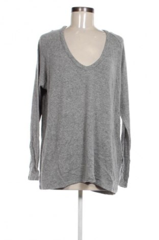 Дамски пуловер Brandy Melville, Размер M, Цвят Сребрист, Цена 6,13 €