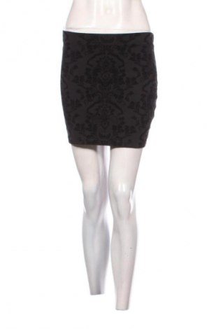 Пола Terranova, Размер S, Цвят Черен, Цена 2,55 €