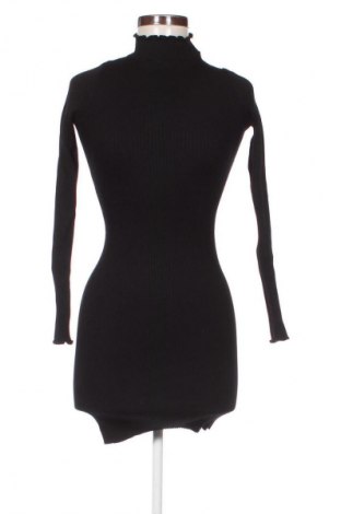 Рокля Bershka, Размер XS, Цвят Черен, Цена 4,60 €