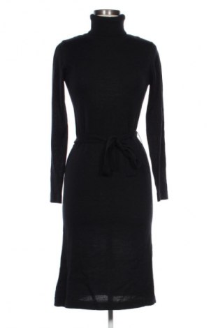 Рокля Cecilia Classics, Размер S, Цвят Черен, Цена 15,33 €