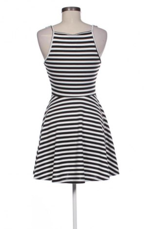 Рокля H&M Divided, Размер M, Цвят Многоцветен, Цена 11,24 €