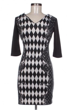 Sukienka Miss Chic, Rozmiar M, Kolor Kolorowy, Cena 22,99 zł