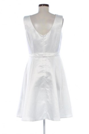 Kleid Swing, Größe M, Farbe Weiß, Preis 29,99 €