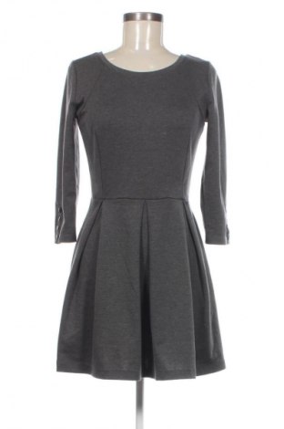 Šaty  Yfl Reserved, Velikost M, Barva Šedá, Cena  79,00 Kč