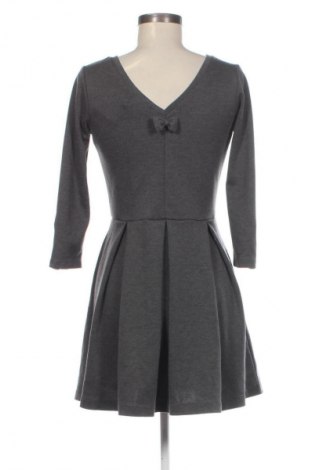 Šaty  Yfl Reserved, Velikost M, Barva Šedá, Cena  79,00 Kč