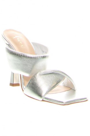 Γυναικείες παντόφλες Faina, Μέγεθος 38, Χρώμα Ασημί, Τιμή 47,99 €