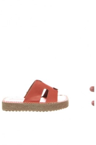 Pantofle RunnerBoss, Velikost 38, Barva Červená, Cena  739,00 Kč