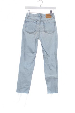 Damskie jeansy Bershka, Rozmiar XXS, Kolor Niebieski, Cena 14,99 zł