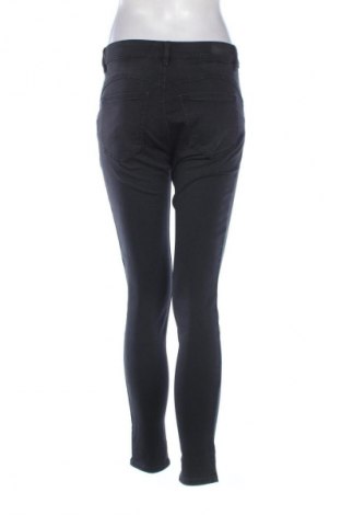 Damskie jeansy Pull&Bear, Rozmiar M, Kolor Czarny, Cena 26,79 zł