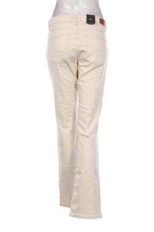 Дамски дънки Vero Moda, Размер L, Цвят Екрю, Цена 22,49 €