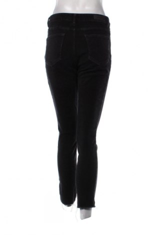 Дамски джинси ONLY, Размер M, Цвят Черен, Цена 2,04 €