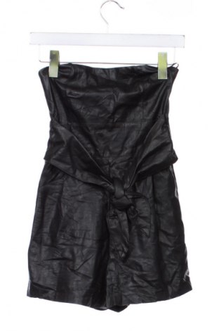 Kurzer Damenoverall Bershka, Größe XS, Farbe Schwarz, Preis 10,99 €