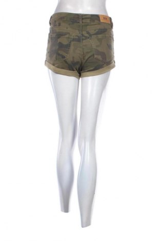 Γυναικείο κοντό παντελόνι Bershka, Μέγεθος S, Χρώμα Πολύχρωμο, Τιμή 5,11 €