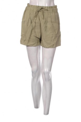 Damskie szorty Pull&Bear, Rozmiar M, Kolor Zielony, Cena 24,99 zł