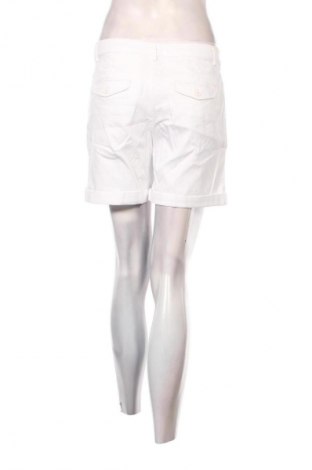 Pantaloni scurți de femei United Colors Of Benetton, Mărime M, Culoare Alb, Preț 85,99 Lei