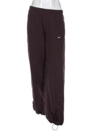 Дамско спортно долнище Nike, Размер L, Цвят Кафяв, Цена 29,65 €, #134390887