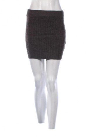 Пола Clockhouse, Размер M, Цвят Сив, Цена 2,04 €