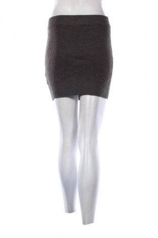 Пола Clockhouse, Размер M, Цвят Сив, Цена 2,04 €