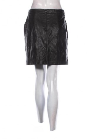 Пола Clockhouse, Размер M, Цвят Черен, Цена 5,11 €