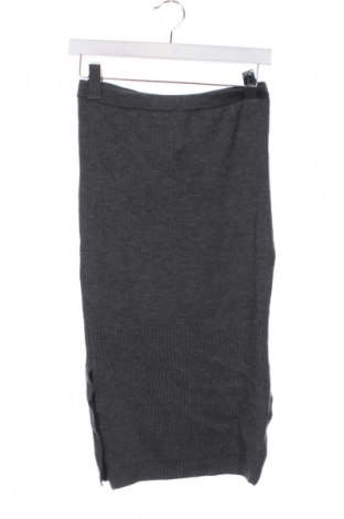Пола Signature, Размер XS, Цвят Сив, Цена 2,04 €