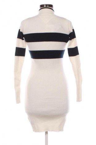 Рокля Tommy Jeans, Размер XS, Цвят Многоцветен, Цена 42,43 €