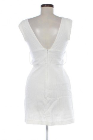 Рокля Zara, Размер M, Цвят Бял, Цена 11,24 €
