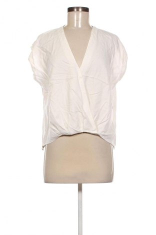 Damen Shirt Reserved, Größe M, Farbe Weiß, Preis 8,99 €