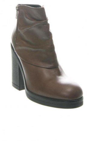 Γυναικεία μποτάκια Alesya, Μέγεθος 38, Χρώμα Καφέ, Τιμή 38,99 €