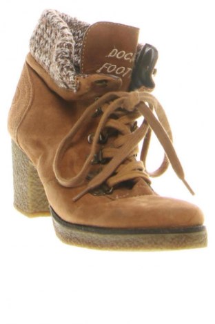Дамски боти Dockers, Размер 39, Цвят Бежов, Цена 20,45 €
