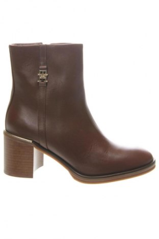 Дамски боти Tommy Hilfiger, Размер 38, Цвят Кафяв, Цена 91,00 €