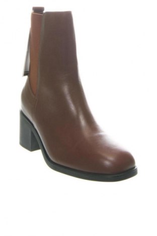 Дамски боти Tommy Hilfiger, Размер 36, Цвят Кафяв, Цена 109,92 €