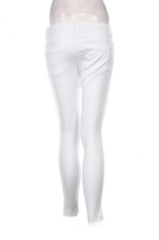 Γυναικείο Τζίν ONLY, Μέγεθος S, Χρώμα Λευκό, Τιμή 5,36 €