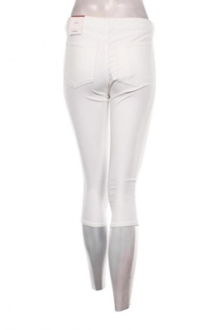 Damen Jeans Pull&Bear, Größe S, Farbe Weiß, Preis 9,99 €