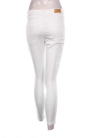 Damen Jeans Vero Moda, Größe M, Farbe Weiß, Preis 13,99 €