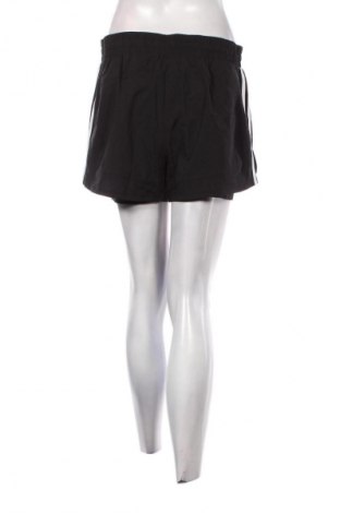 Damen Shorts Adidas, Größe M, Farbe Schwarz, Preis 17,99 €